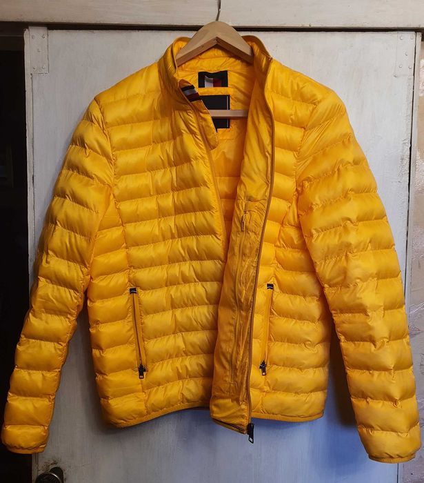 Продам микропуховик Tommy Hilfiger