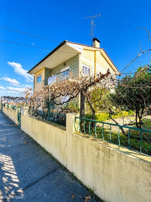 Vende-se Moradia de 3 pisos em Chaves