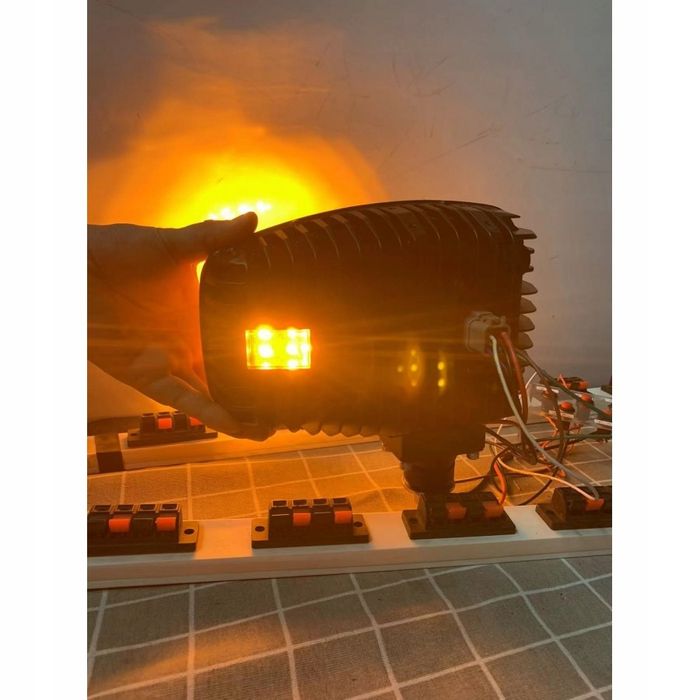 Reflektor drogowy LED przednia lewa koparki Cat Case Jcb DRL