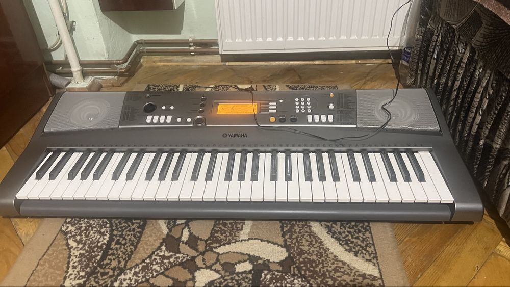 Синтезатор YAMAHA R300