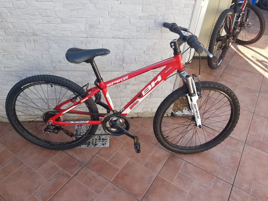 Bicicleta de adolescente roda 24 com tudo a funcionar impecavelmente