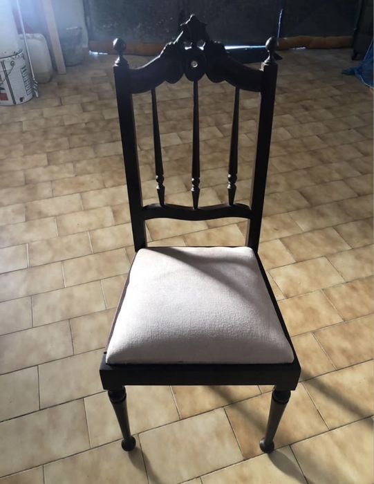 Cadeira em Madeira com assento em Rosa