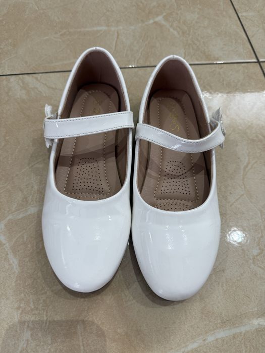 Białe baleriny 35