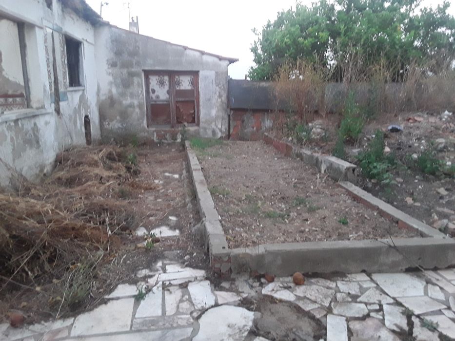 Ofereço entulho variado