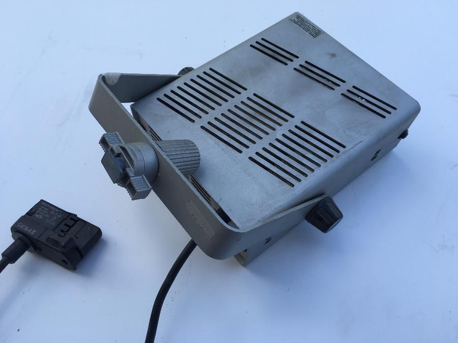 Vendo Projectores 150W 220v (17 unidades disponiveis)