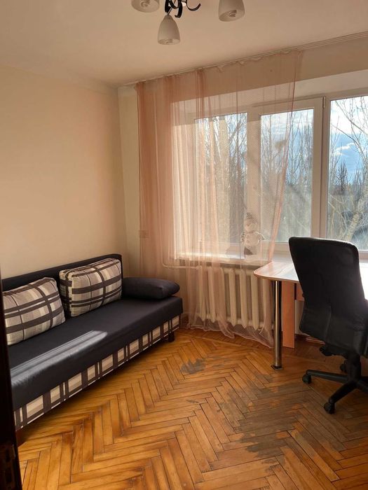 Продаю 3 комнатную крупногабаритную квартиру на Площади Победы