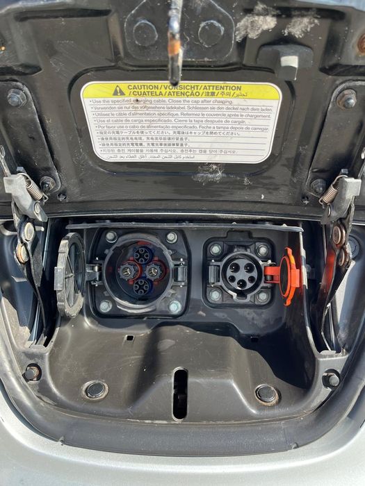 Nissan leaf з підігрівом і сонячною панелью
