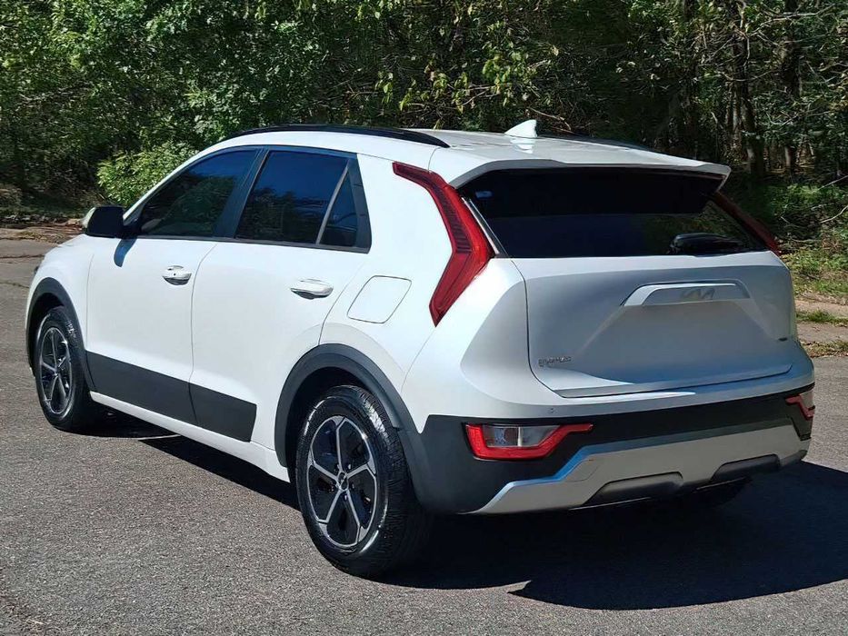 Kia Niro EX      2023