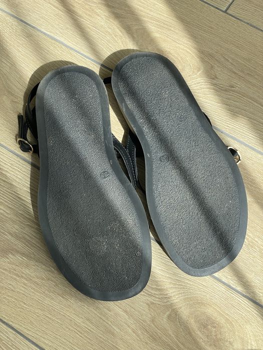 Босоніжки жіночі