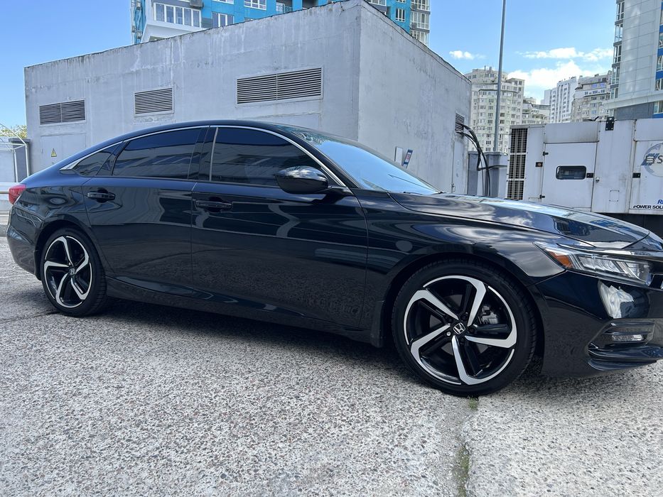 Honda Accord 2019 VIN 1HGCV1F3XLA037918 фото оголошення 3 з 10