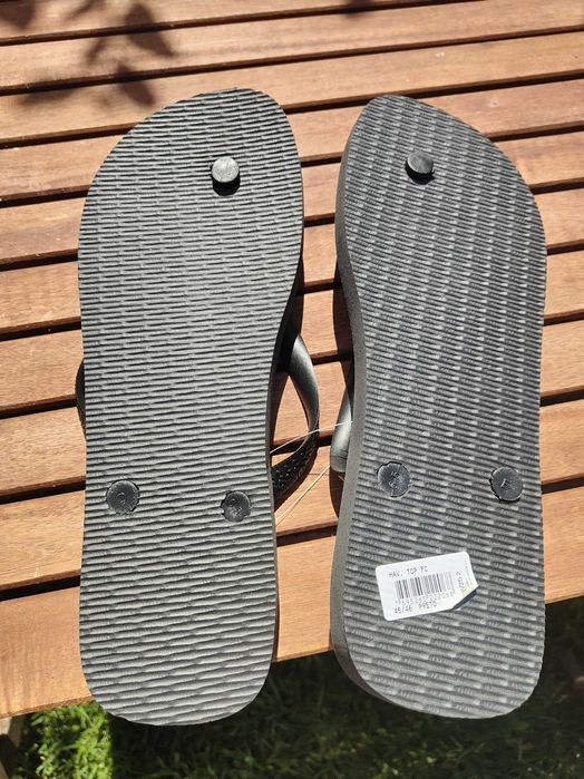 Havaianas pretas nunca usadas