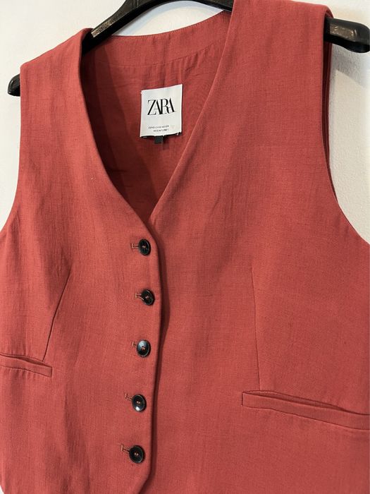 Стильна жилетка від Zara