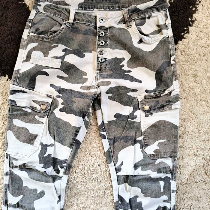 spodnie chłopięce moro joggery rozmiar S (152 cm)