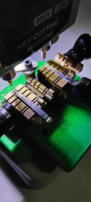 Автоключі.Виготовлення,Програмування/прив'язка/прошивка/Ремонт замків