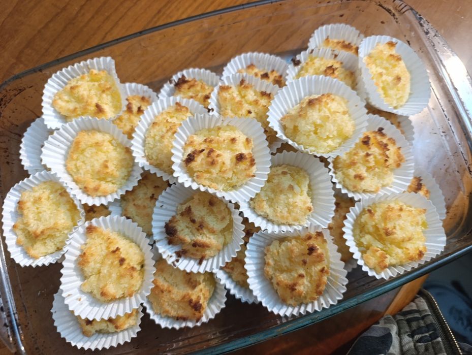 Doces caseiros e salgados