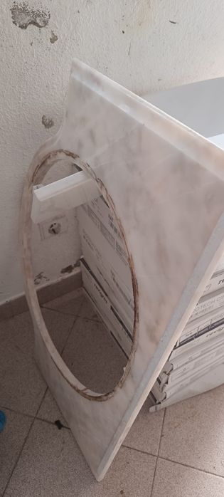 Lavatório Roca com pedra mármore e frente de móvel