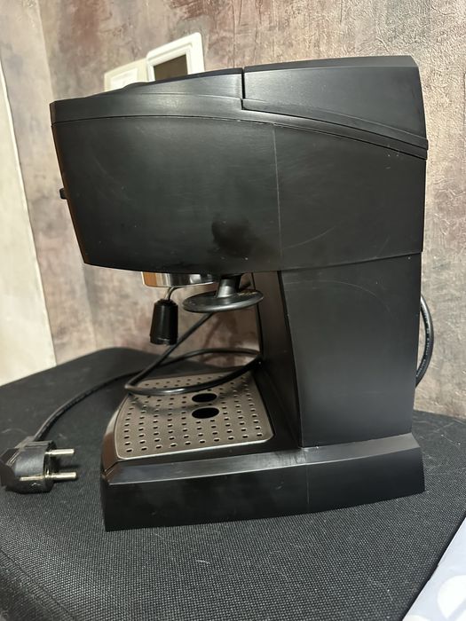 Кавоварка рожкова Delonghi EC155