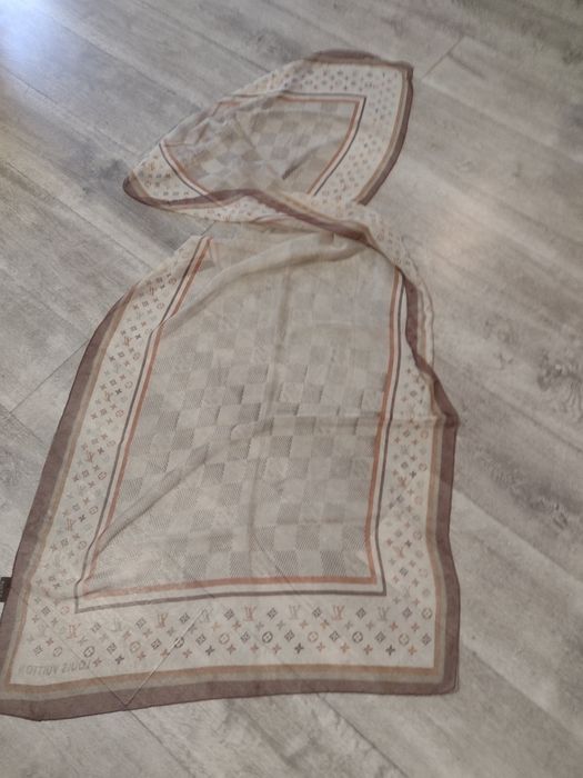 Beżowa chusta Louis Vuitton