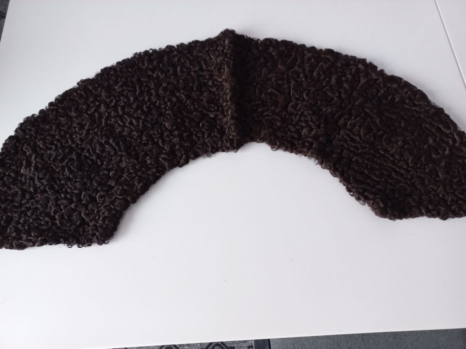 Kołnierz  karakułowe brązowy.