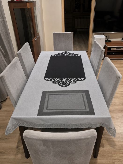 Sprzedam stól do salonu z krzesłami