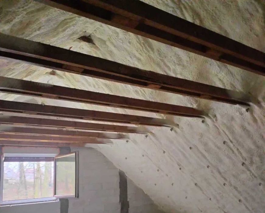 Ocieplanie celulozą, Ocieplanie pianką PUR, naprawa dachów po kunach