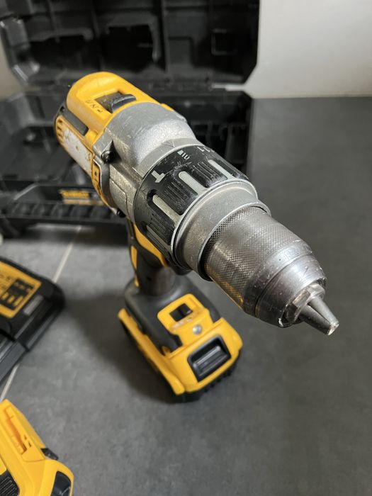 Безщітковий Акум.Ударний шуруповерт Dewalt DCD 996