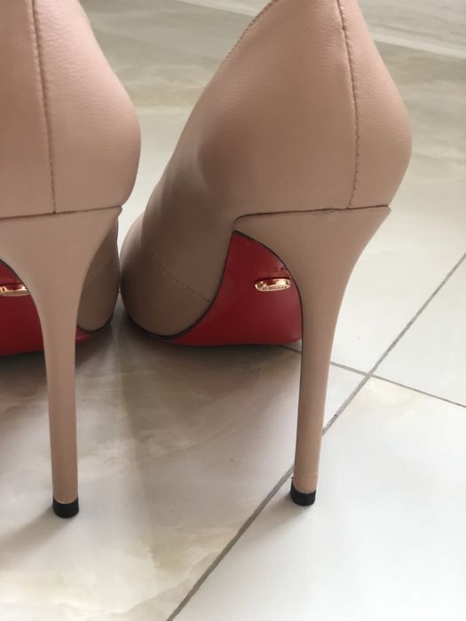 Шкіряні туфлі Vitto Rossi.