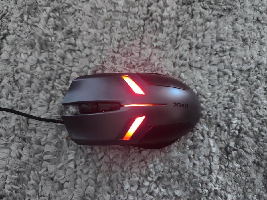 Rato gaming Trust RGB – NOVO (sem uso)