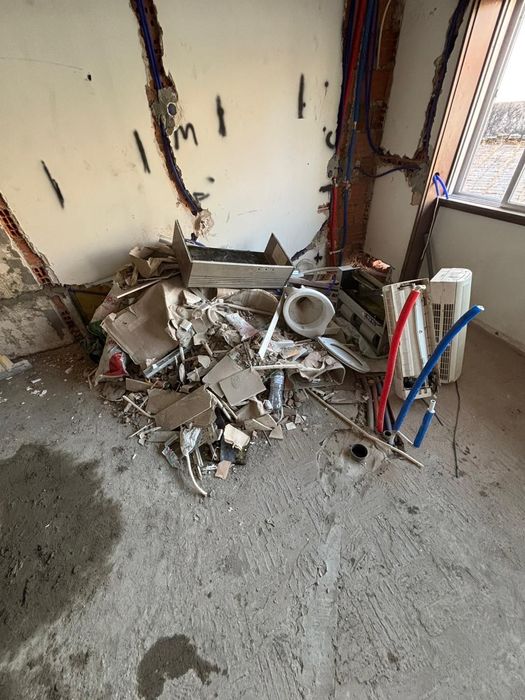 Recolha entulho e demoliçoes