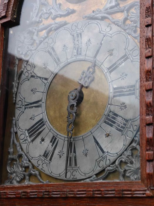 Duży stojący zegar