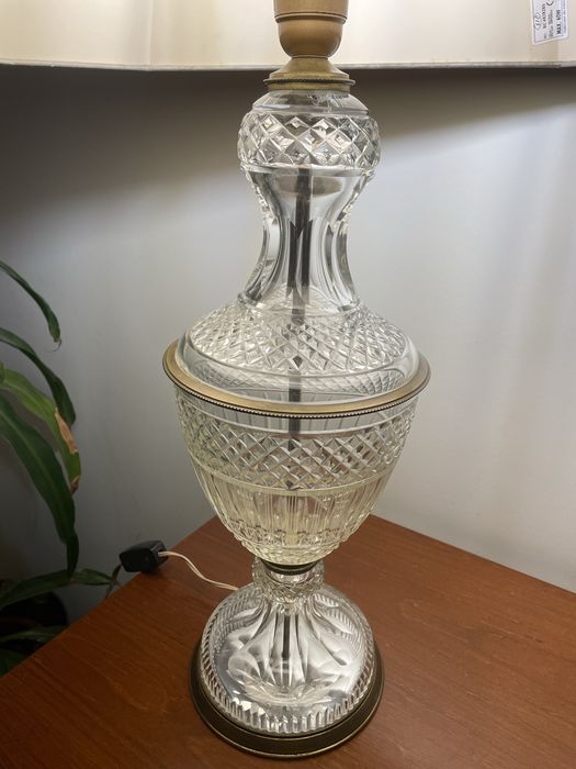 Candeeiro de cristal e latão