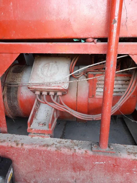 Gerador Alstom 100kVA, em bom estado, com motor Perkins a gasóleo