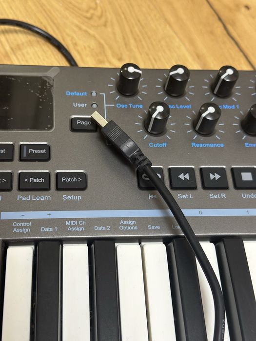 Синтезатор новий