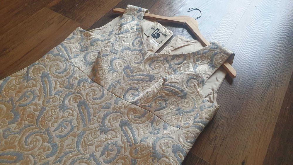 Suknia / sukienka z rozpinanym zamkiem na plecach, długa