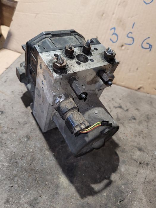 Pompa abs toyota Avensis t25 2004r