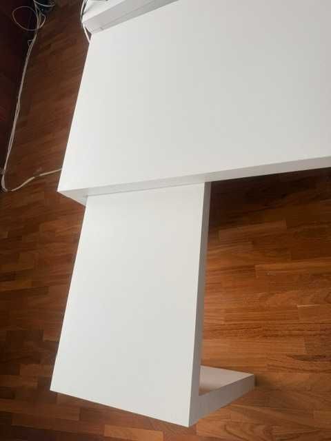2x Secretária IKEA MALM com painel extraível, branca – 151 × 65 cm