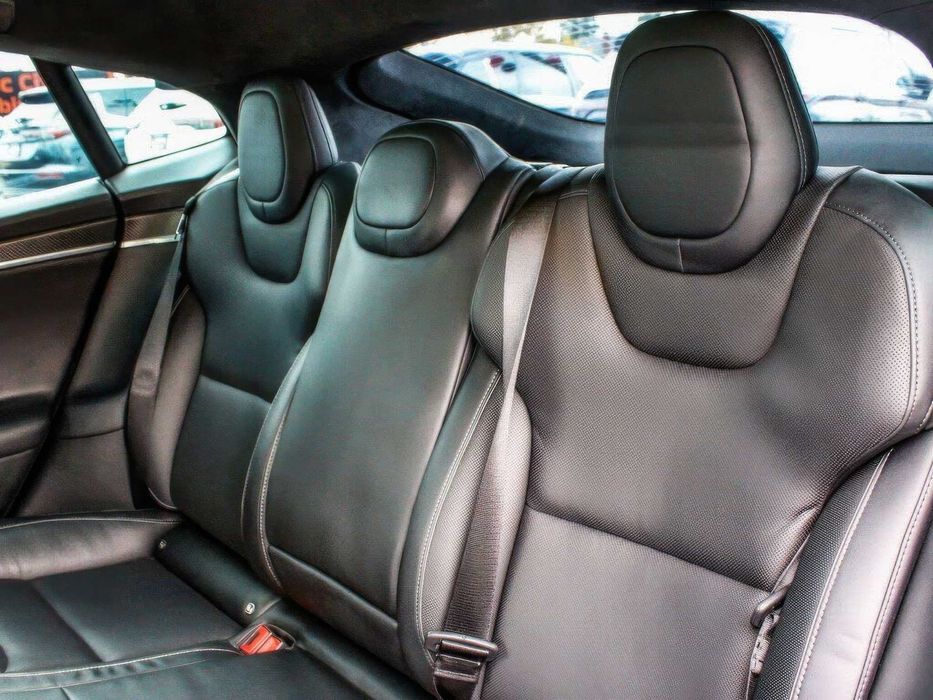 Tesla Model S      2022