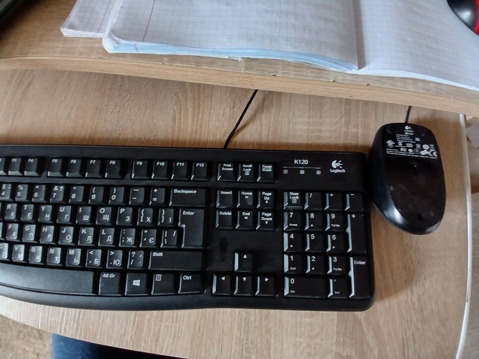 Комп'ютер Vento 8  CHASSIS , за до даткову плату є знарядженя до пк