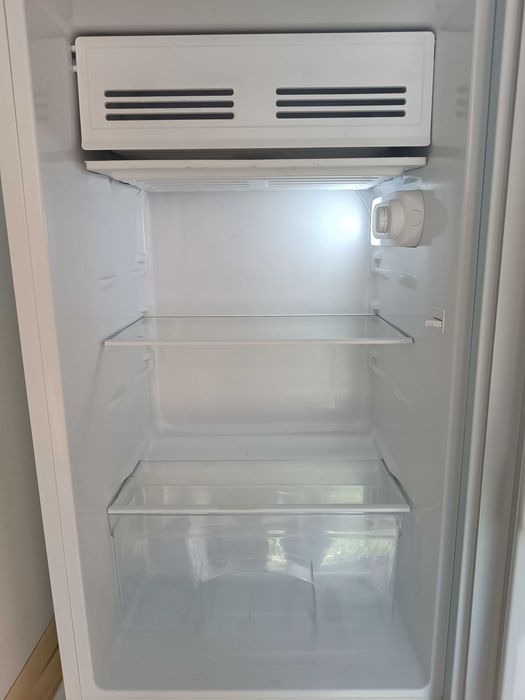 Продам маленький холодильник 85см.