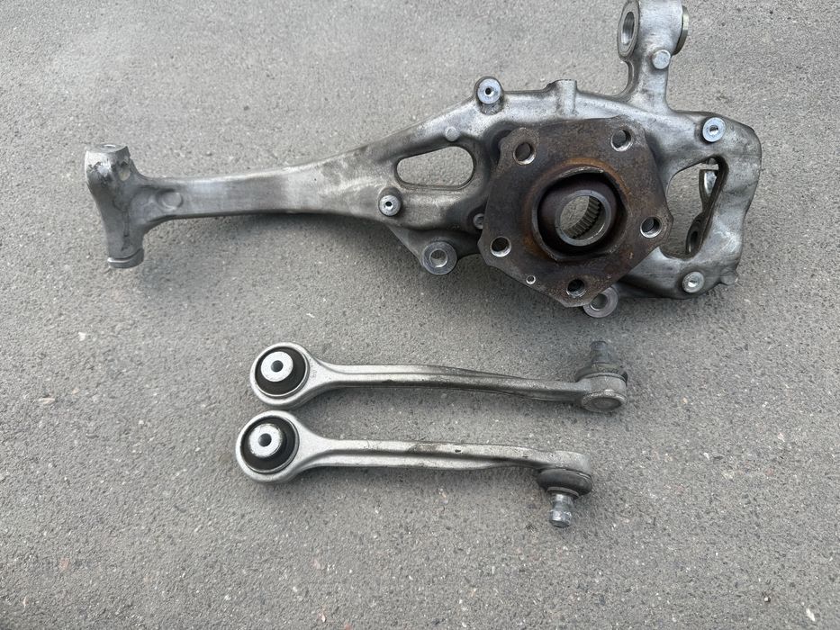 Цапфа (поворотный кулак) передний правый audi a4 s4 b9