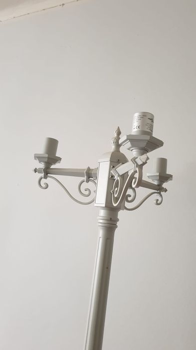 Lampa stojąca Biała