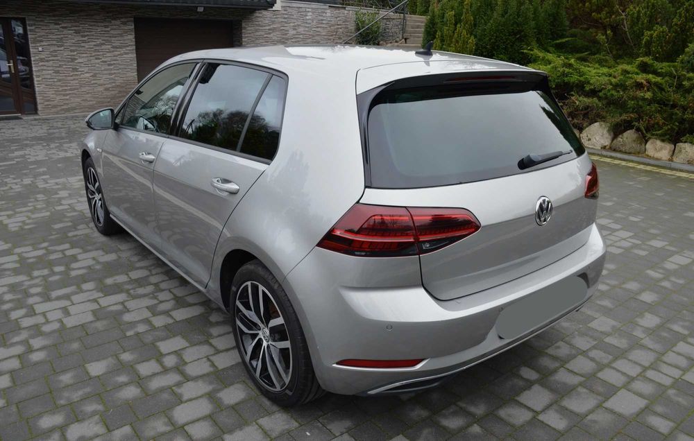 Volkswagen e-Golf      2018