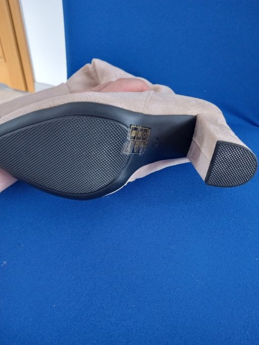 Beżowe kozaczki wiosenne 38