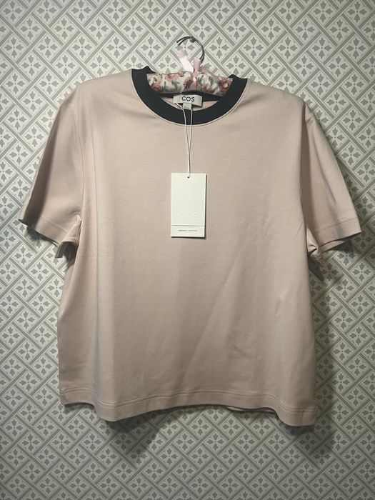 Футболка COS жиноча