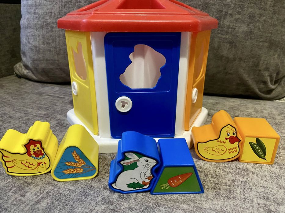 Іграшки  сортер потяг куб будинок