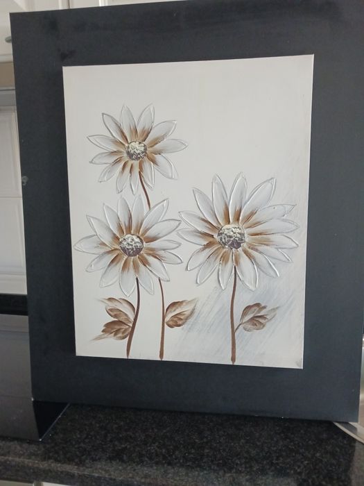 Quadros  pintados em tela.