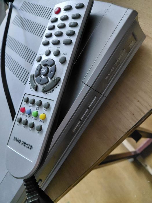 Цифровий супутниковий приймач (ресивер) Evolution EVO 700s