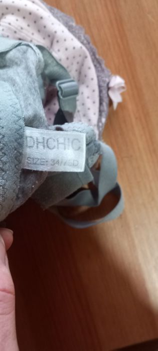 Staniki do karmienia 2 szt piersią oddam za chusteczki