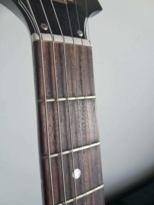 Gibson Flying V Satin Black na EMG + papiery + pokrowiec