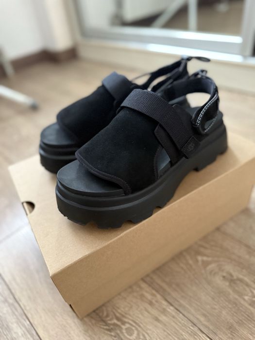 Босоніжки, сандалі на високій підошві Ugg